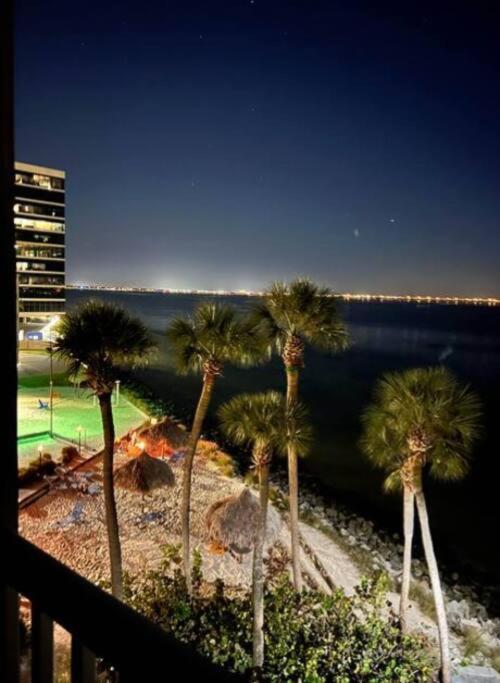 Villa On The Rocks Tampa Exterior foto