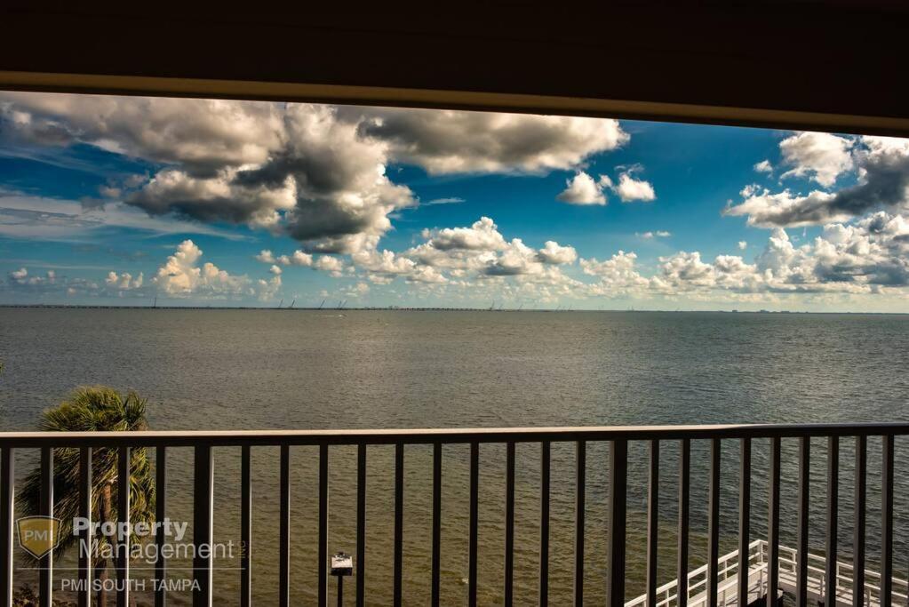 Villa On The Rocks Tampa Exterior foto